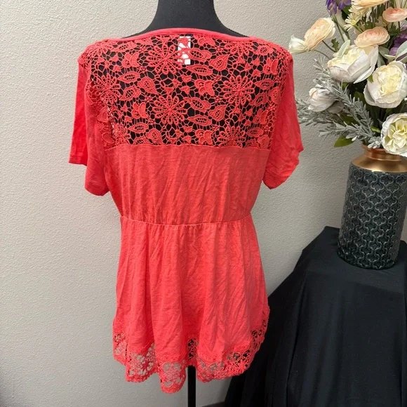 Torrid Coral Lace Crochet Top 0 | Boho Floral Scoop Neck Short Sleeve Blouse - Picture 3 of 7